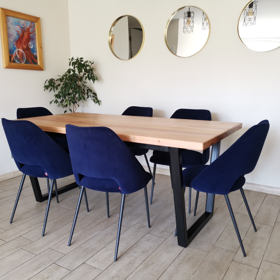 Mesa de Comedor Rectangular Trapecio Invertido en Madera Nativa y Fierro (4 a 10 personas)