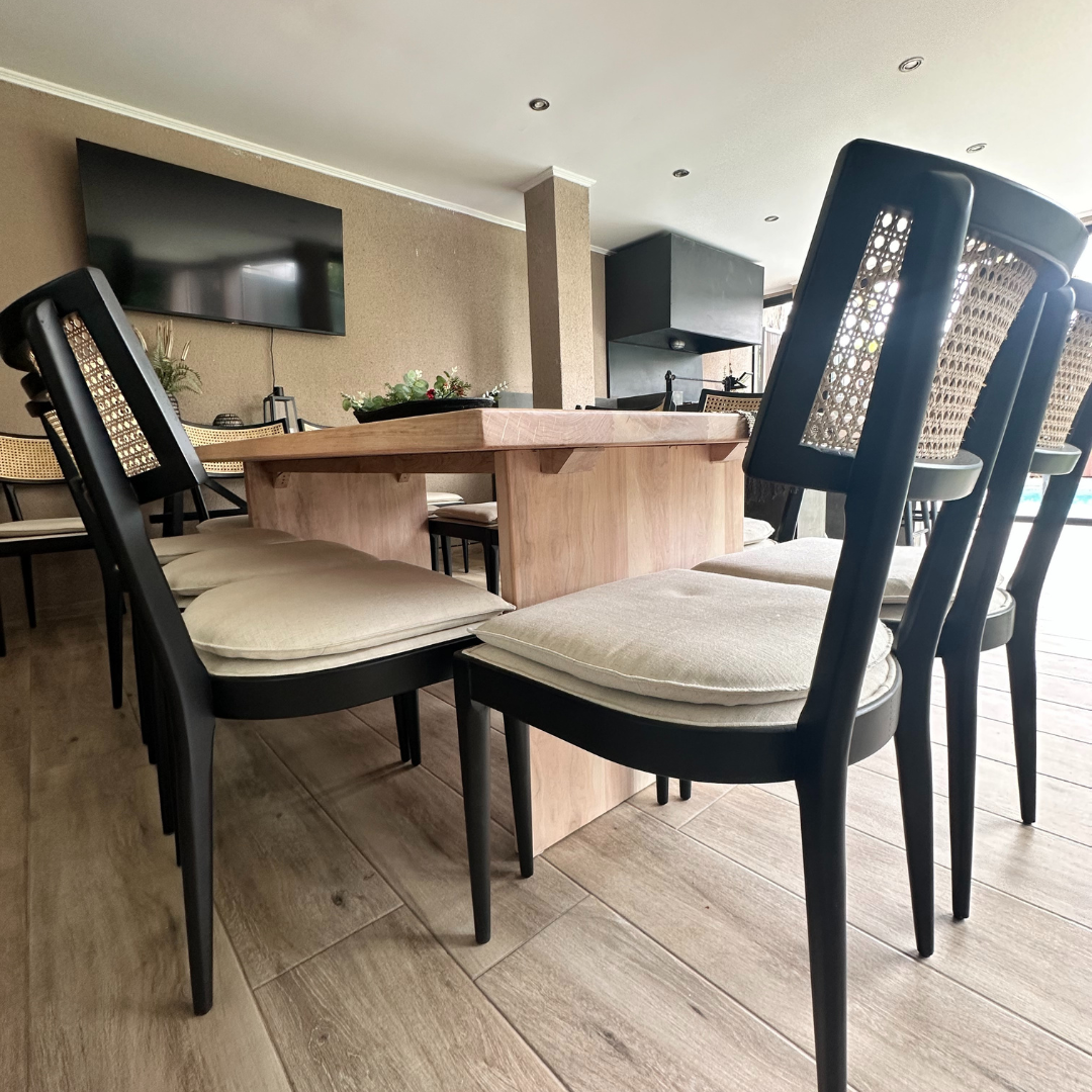 Mesa de Comedor Rectangular en Madera Nativa (4 a 10 personas)
