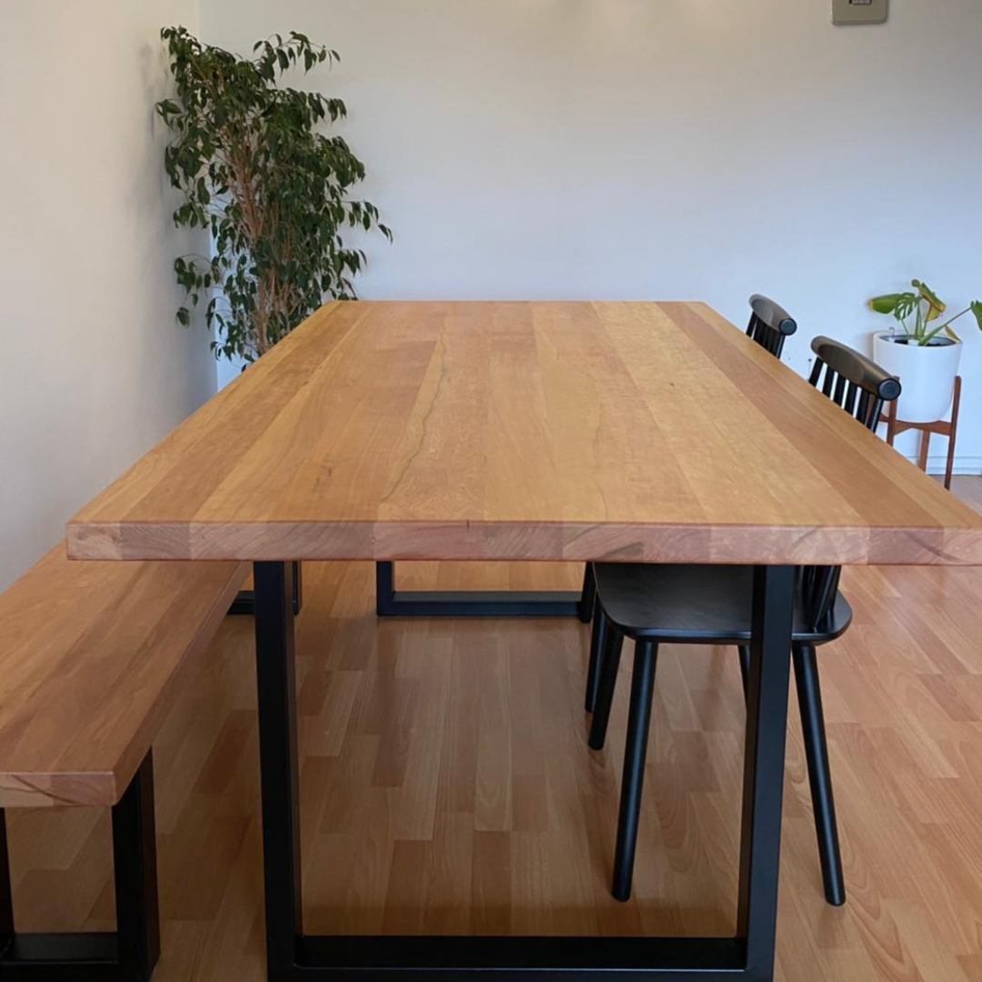 Mesa de Comedor y Banca con Base de Metal