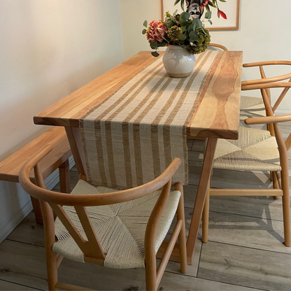 Juego de Comedor Rectangular en Madera Nativa con Banca y 4 Sillas Wishbone