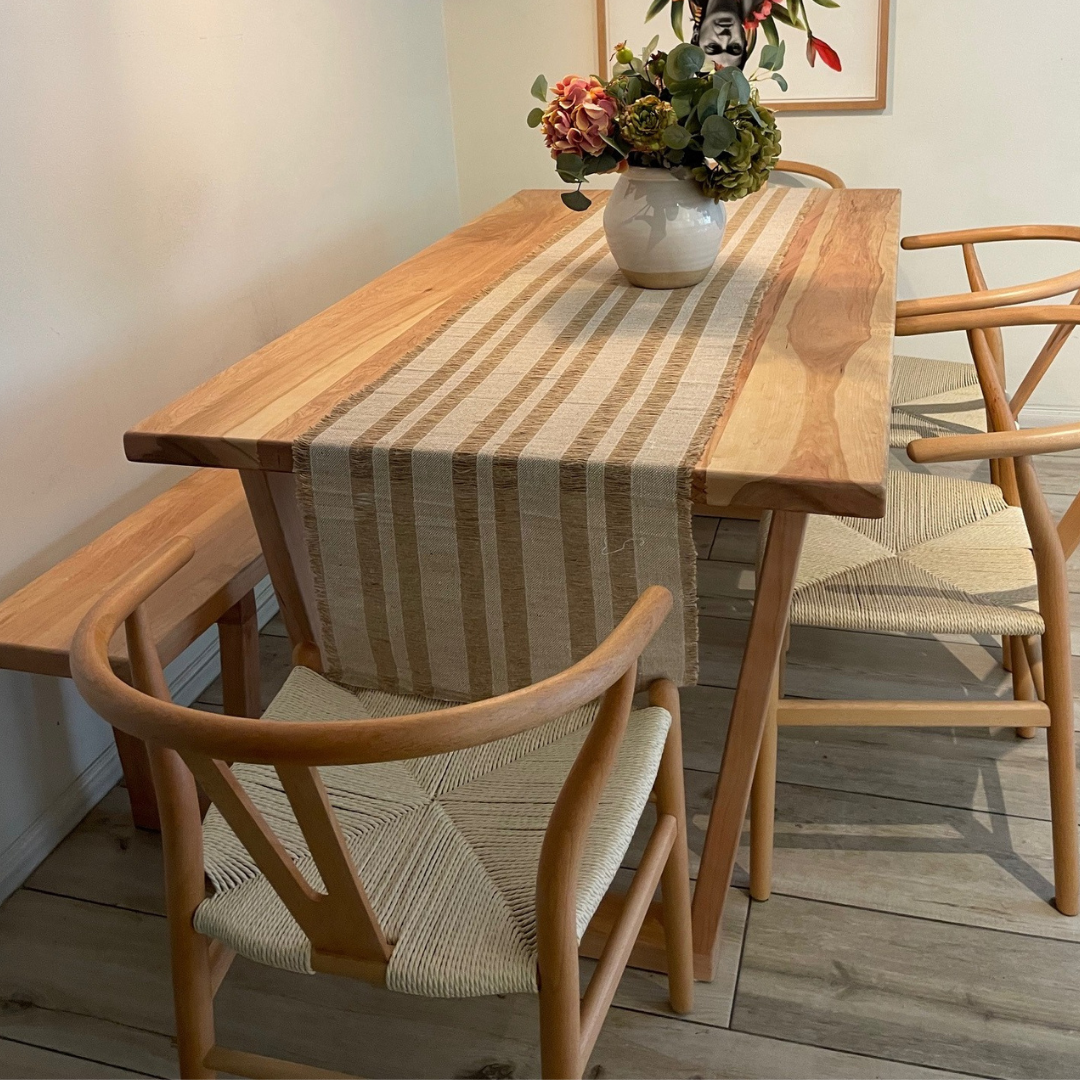 Mesa de Comedor y Banca con Base de Madera Nativa