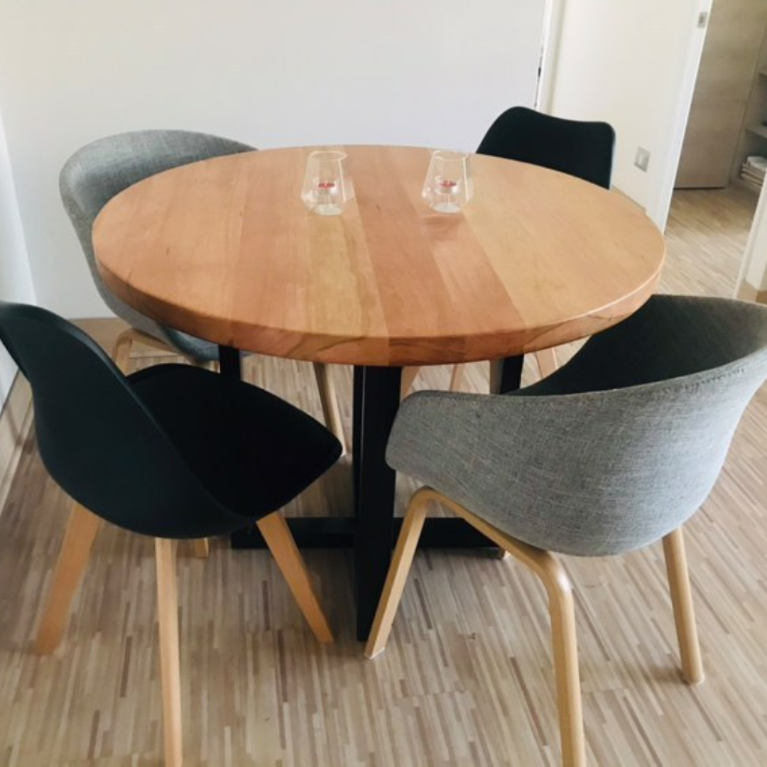 Mesa de Comedor Redonda de Madera Nativa y Fierro (4 a 8 personas)