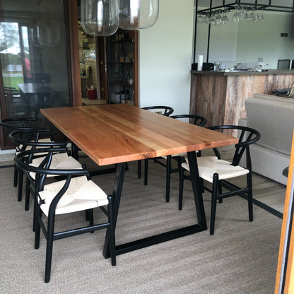 Mesa de Comedor Rectangular Trapecio en Madera Nativa y Fierro (4 a 10 personas)