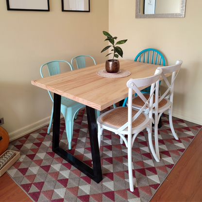 Mesa de Comedor Rectangular Trapecio en Madera Nativa y Fierro (4 a 10 personas)
