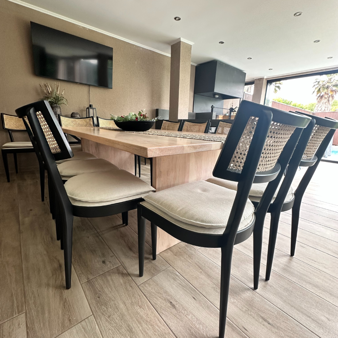 Mesa de Comedor Rectangular en Madera Nativa (4 a 10 personas)