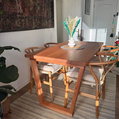 Mesa de Comedor Rectangular Trapecio Invertido en Madera Nativa (4 a 10 personas)