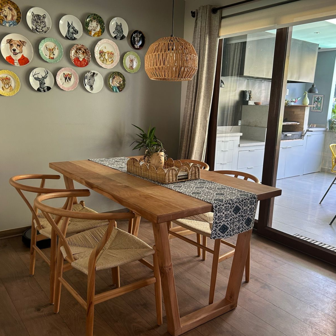 Juego de Comedor Rectangular en Madera Nativa de Lenga con 6 Sillas Wishbone