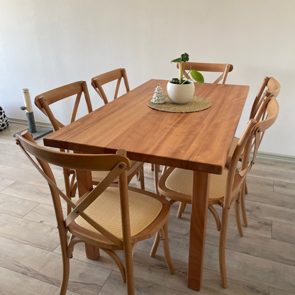 Mesa de Comedor Rectangular Simple en Madera Nativa (4 a 10 personas)