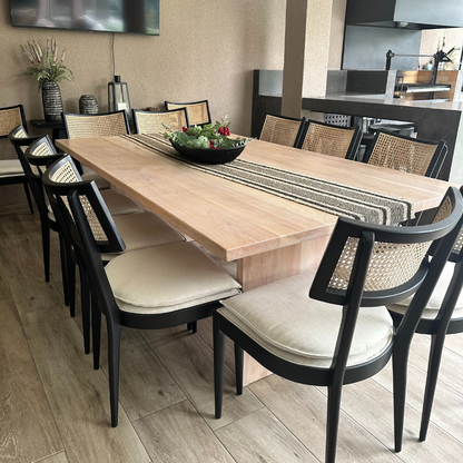 Mesa de Comedor Rectangular en Madera Nativa (4 a 10 personas)