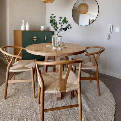 Juego de Comedor Redondo en Madera Nativa de Lenga con 4 Sillas Wishbone