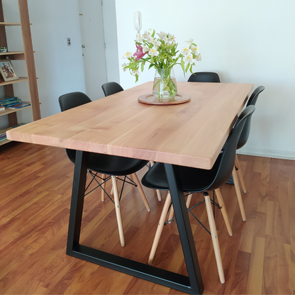 Mesa de Comedor Rectangular Trapecio en Madera Nativa y Fierro (4 a 10 personas)