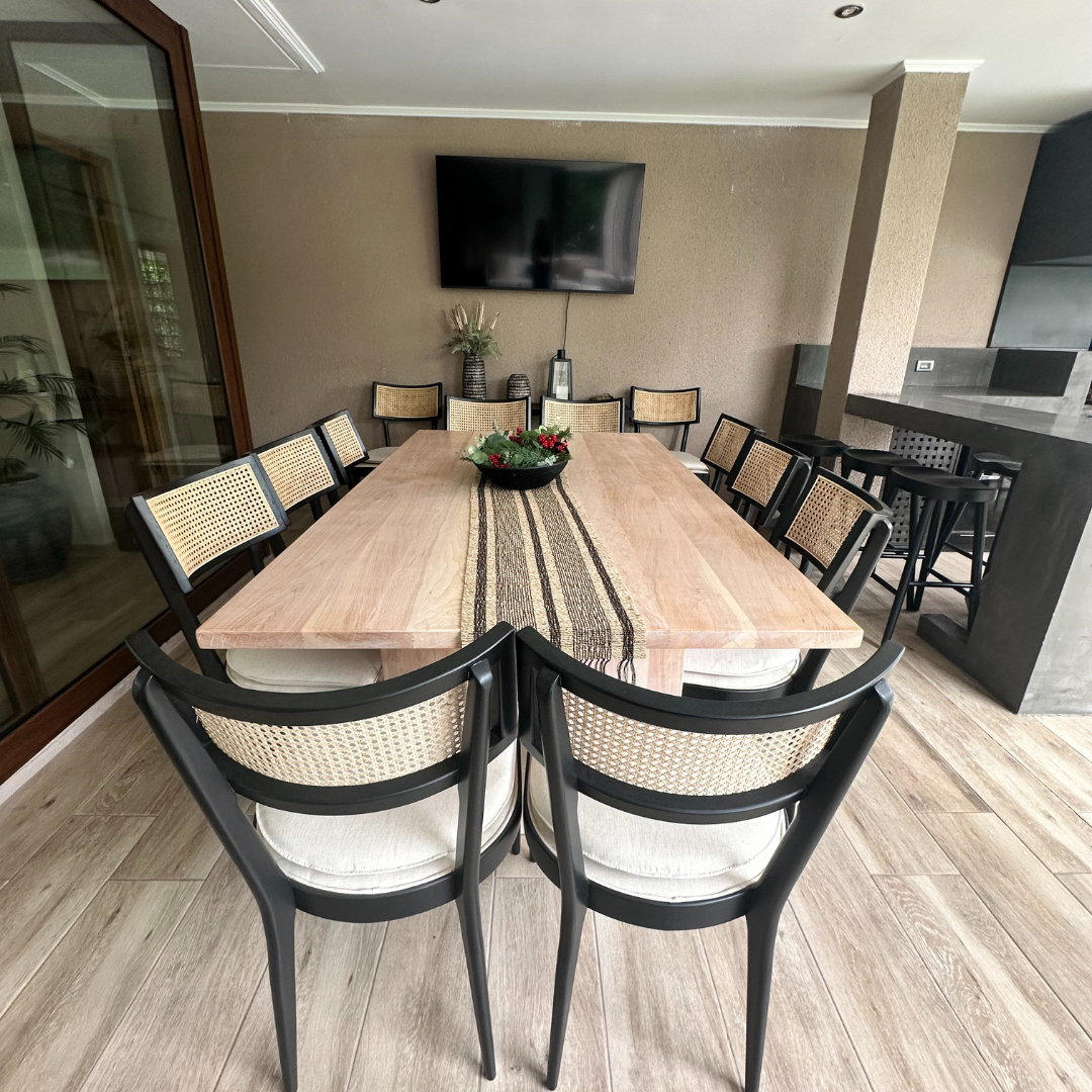 Mesa de Comedor Rectangular en Madera Nativa (4 a 10 personas)