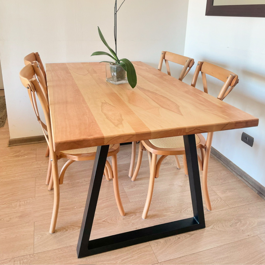 Mesa de Comedor Rectangular Trapecio en Madera Nativa y Fierro (4 a 10 personas)