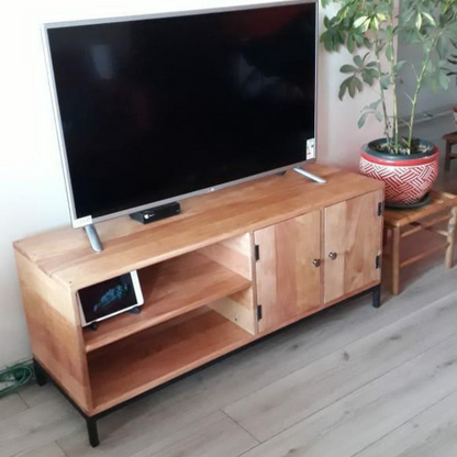 Rack de TV Simple en Madera Nativa y Estructura de Fierro