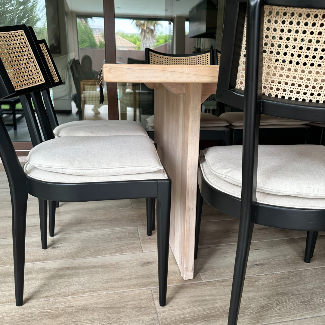 Mesa de Comedor Rectangular en Madera Nativa (4 a 10 personas)