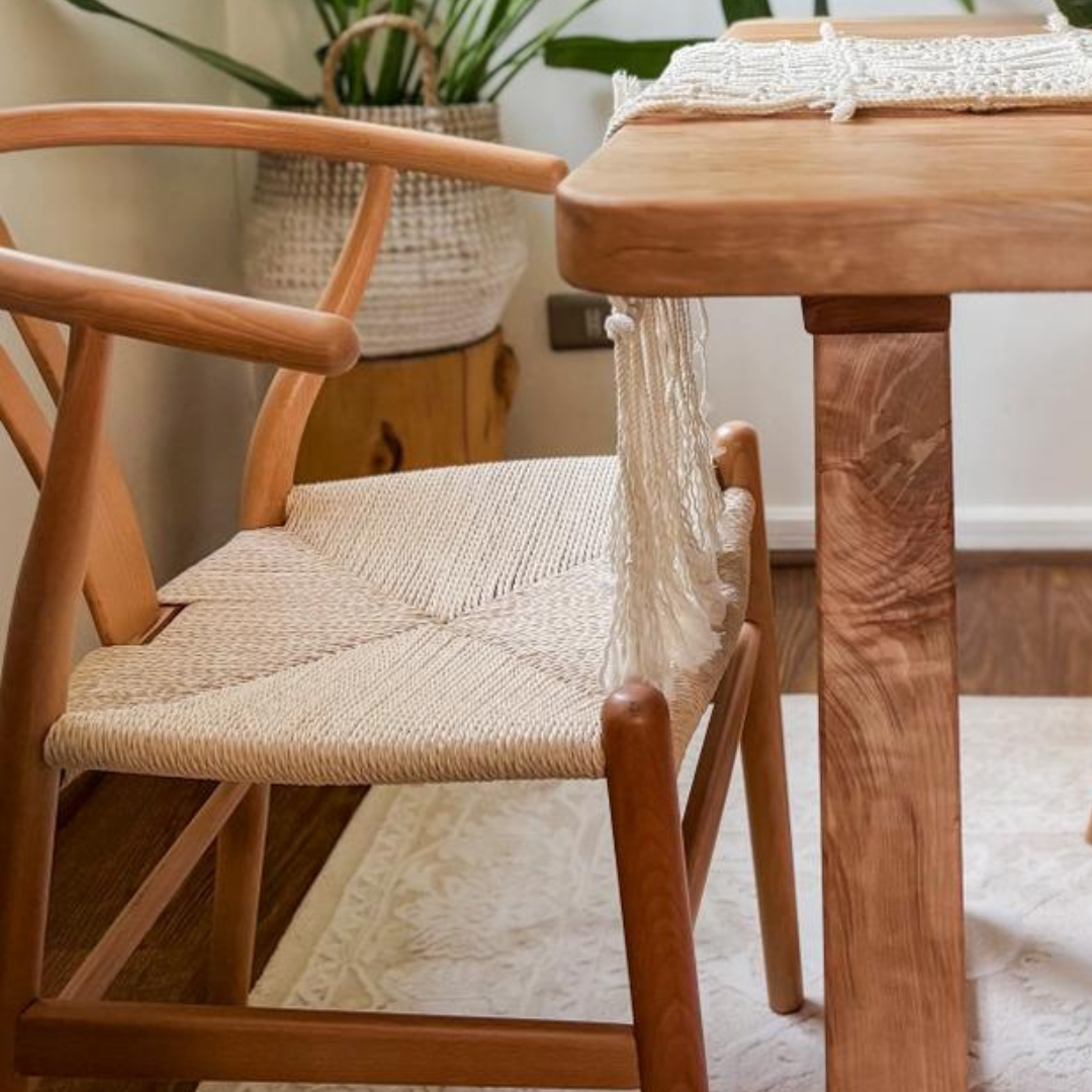 Juego de Comedor Rectangular en Madera Nativa de Lenga con 6 Sillas Wishbone